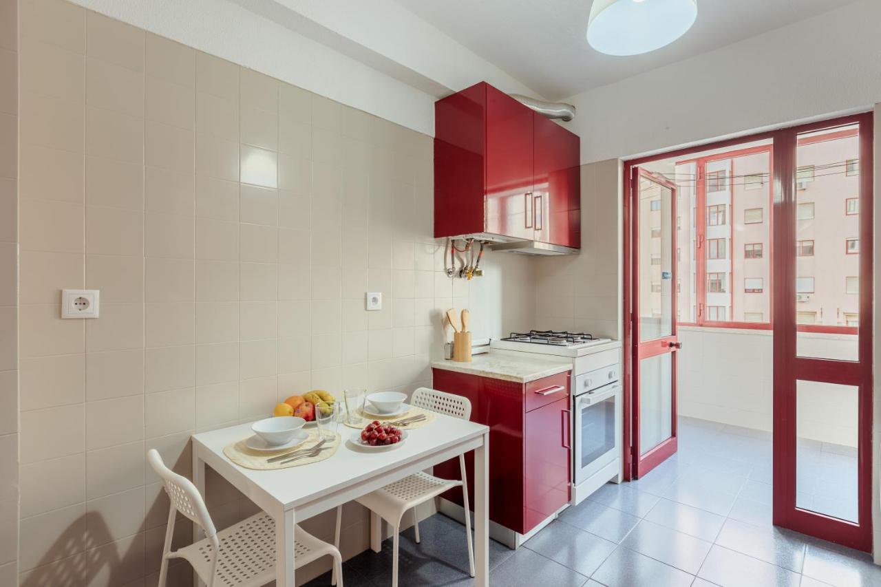 Elegant 3 Bedroom Apt - City Centre - Garage - Metro Lisboa Eksteriør billede