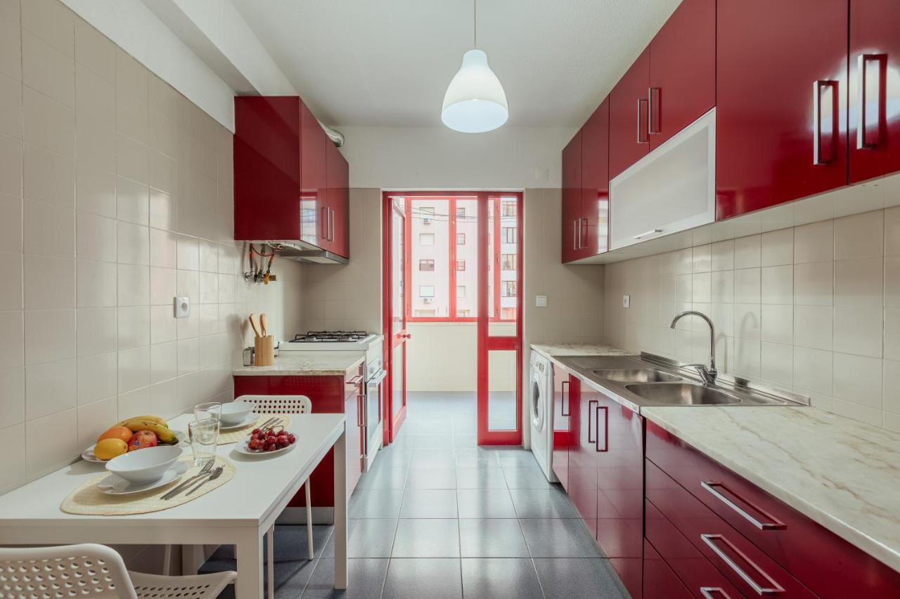 Elegant 3 Bedroom Apt - City Centre - Garage - Metro Lisboa Eksteriør billede